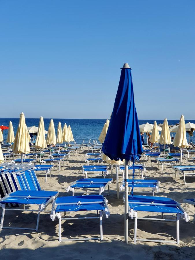 Ti Vengo A Cercare Bed & Breakfast Frühstückspension Castellaro (Liguria)